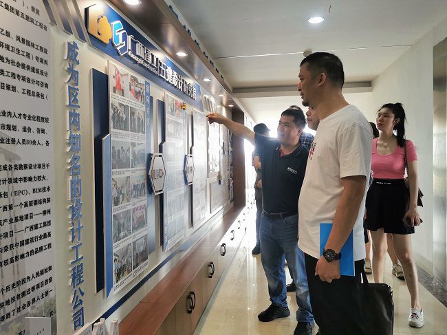 参观文化墙。五建设计钻研院供图（建图）.jpg