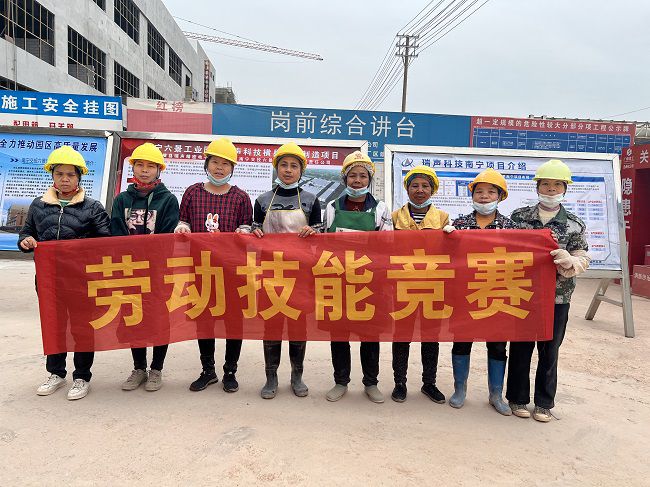 内脚手架班组合影。廖之锭 摄（建图）.jpg