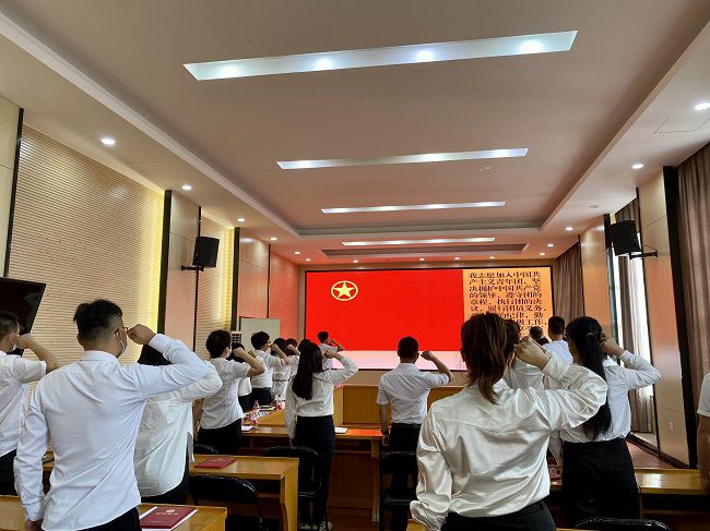 沉温入团誓词；畦磋 摄（建图）.jpg
