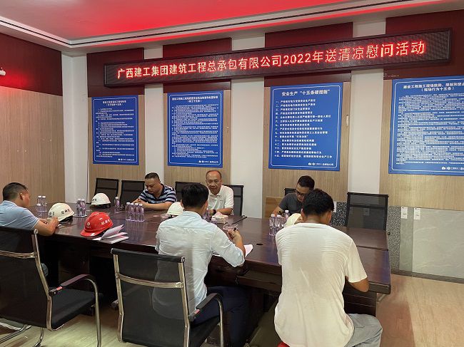 （建图）座谈会现场。容芝雅 摄.jpg