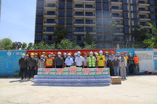 活动合影。杨钰 摄（建图）.jpg