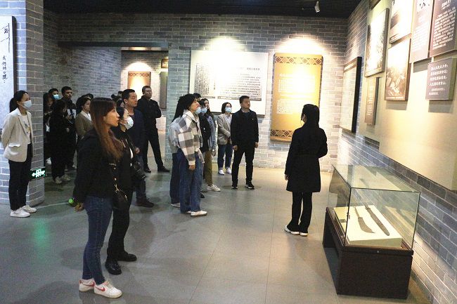 参观现场。张钊林 摄（建图） (2).jpg