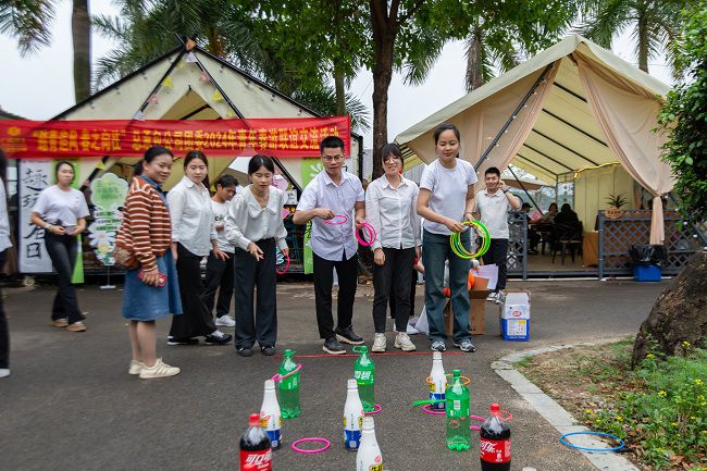 套圈现场。郭奎君 摄.jpg